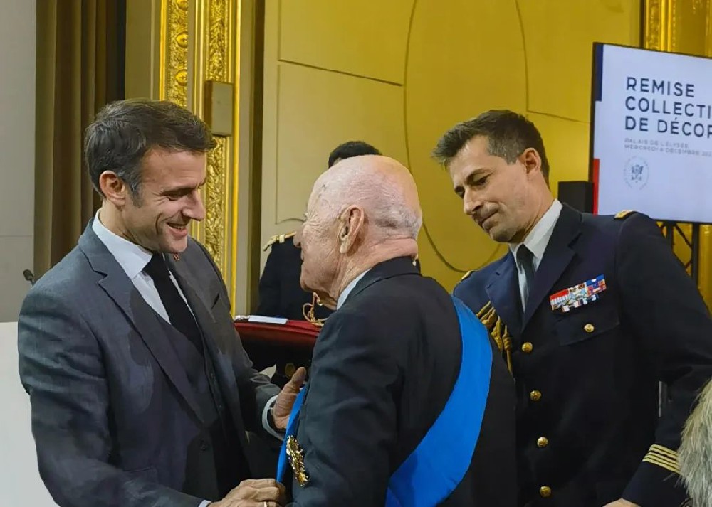 法国总统马克龙授予汉氏联合专家雅克·冈教授“法国最高级别荣誉军团勋章
